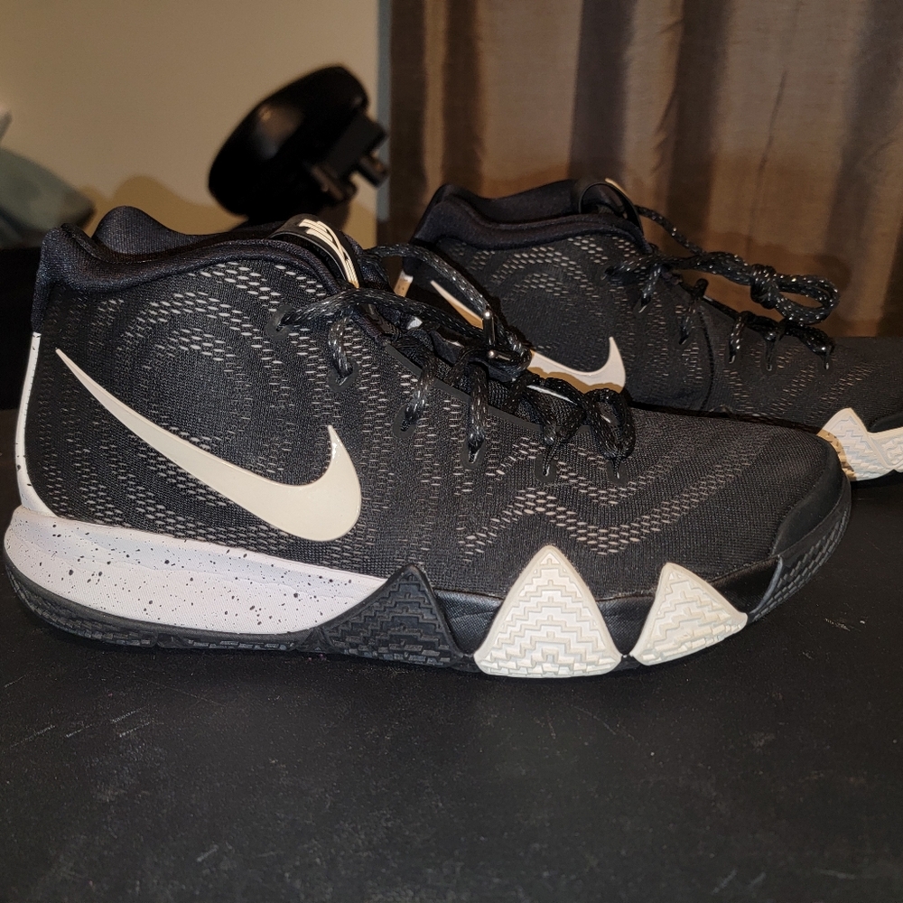 Nike Kyrie IV 4 Men's sz 13.5